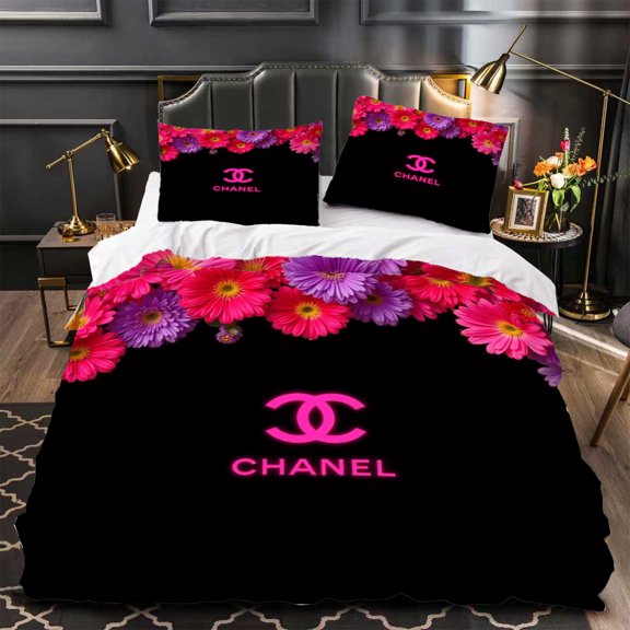 Chic 3-Piece Duvet Cover Set with Vibrant Pink & Purple Floral Design on Black Background Featuring Iconic