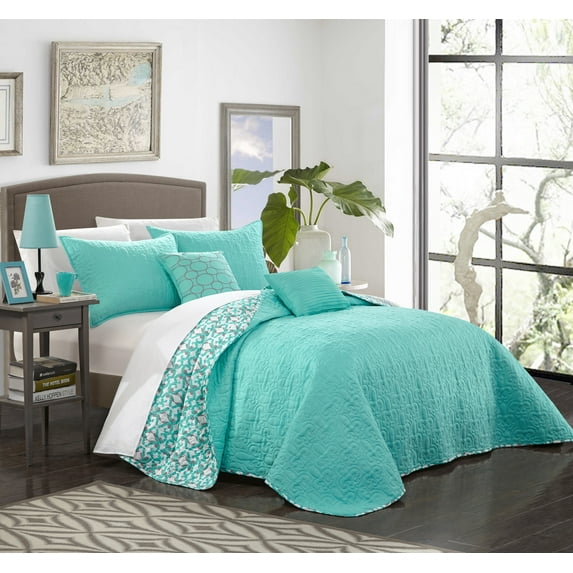 Chic Home 5-Piece Pamelia Quilted Flor De Lis Patterned REVERSIBLE Printed King Quilt Set Aqua Shams and Decorative Pillows included