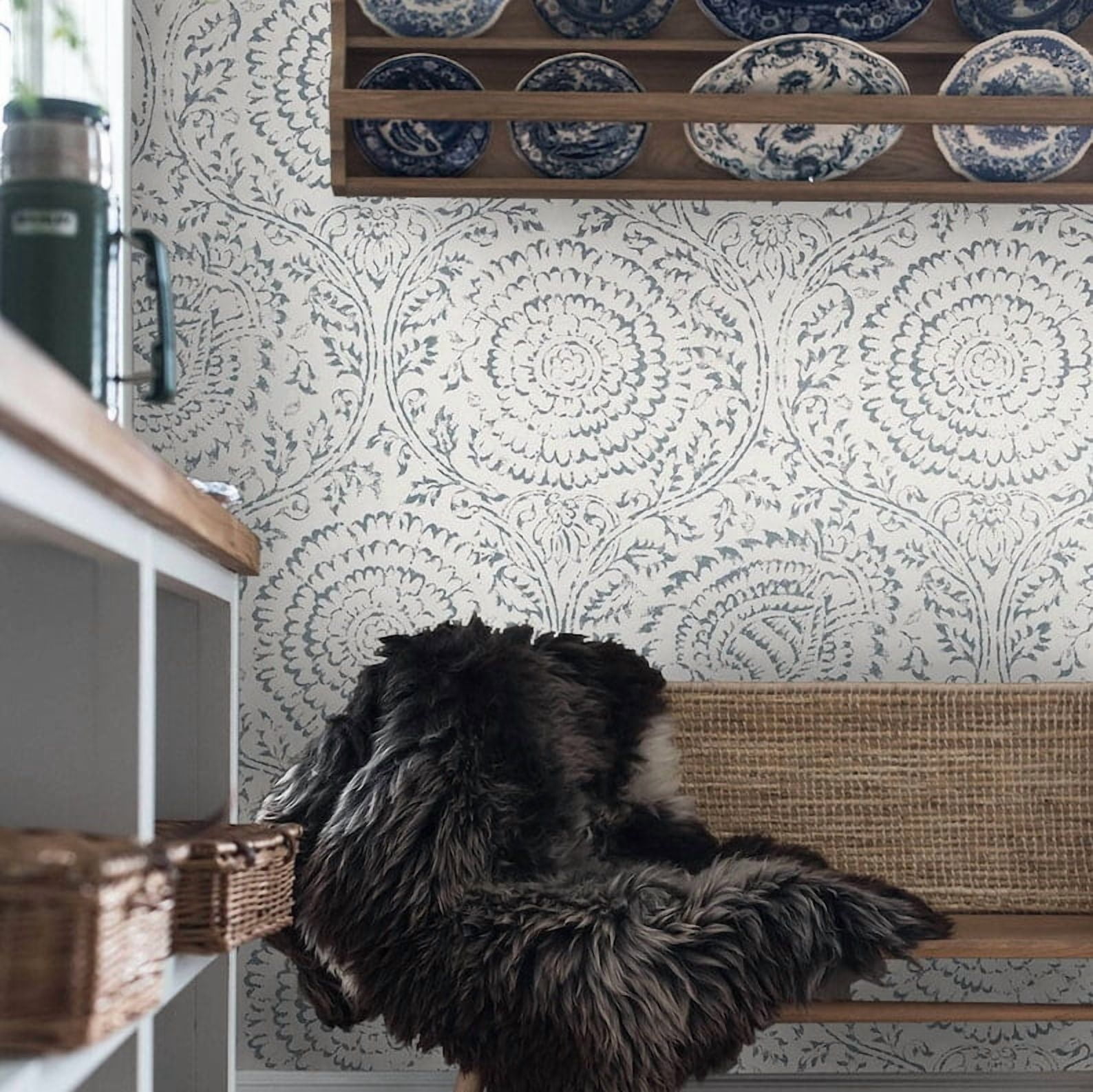 Chic White and Blue Damask Wallpaper