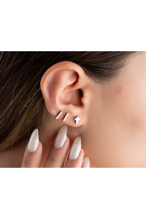 Titanium Threadless Push-In Tiny Rectangle Labret Stud, Mini bar Cartilage Earring, Flat Back Tragus Stud, Tiny Baguette Sleep Earring