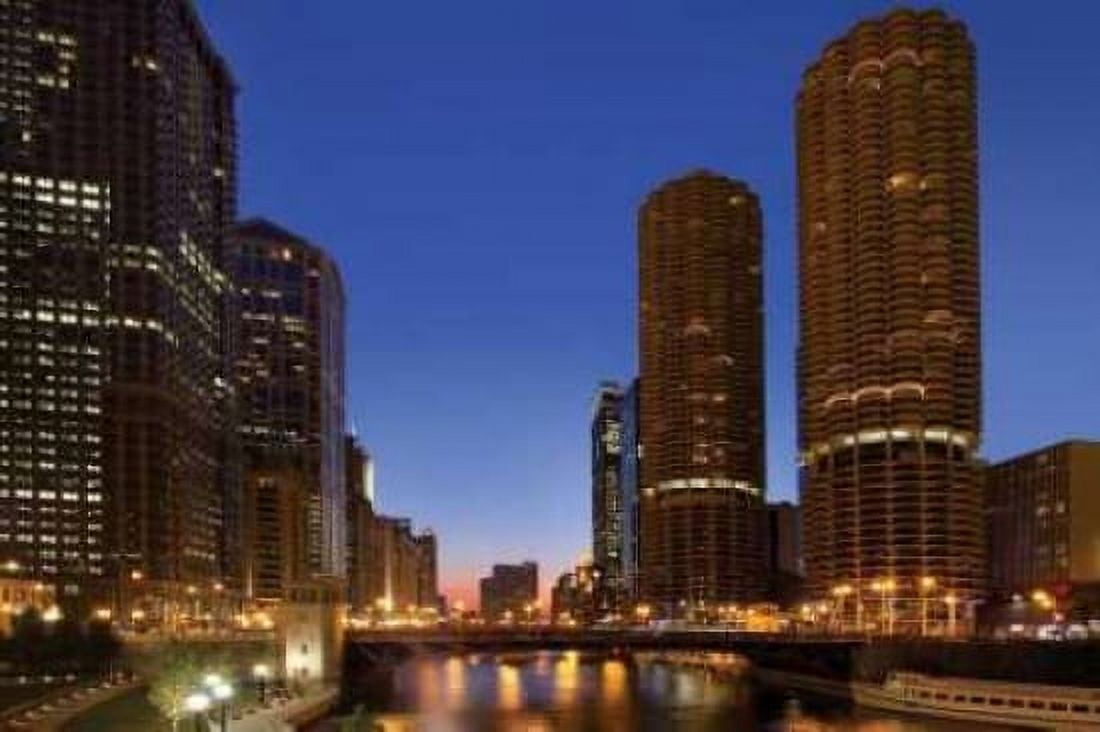 Chicago River Dusk I Canvas Art - Larry Malvin (24 x 36)