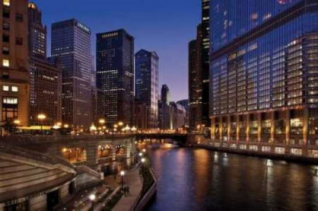 Chicago River Dusk II Canvas Art - Larry Malvin (12 x 18)
