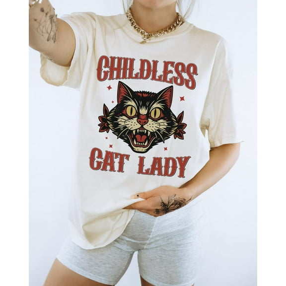 Childless Cat Lady T-Shirt, Funny Retro Black Cat Halloween Tee for Women, Spooky Kitty Graphic Shirt, Vintage Cat Mom Outfit for Fall