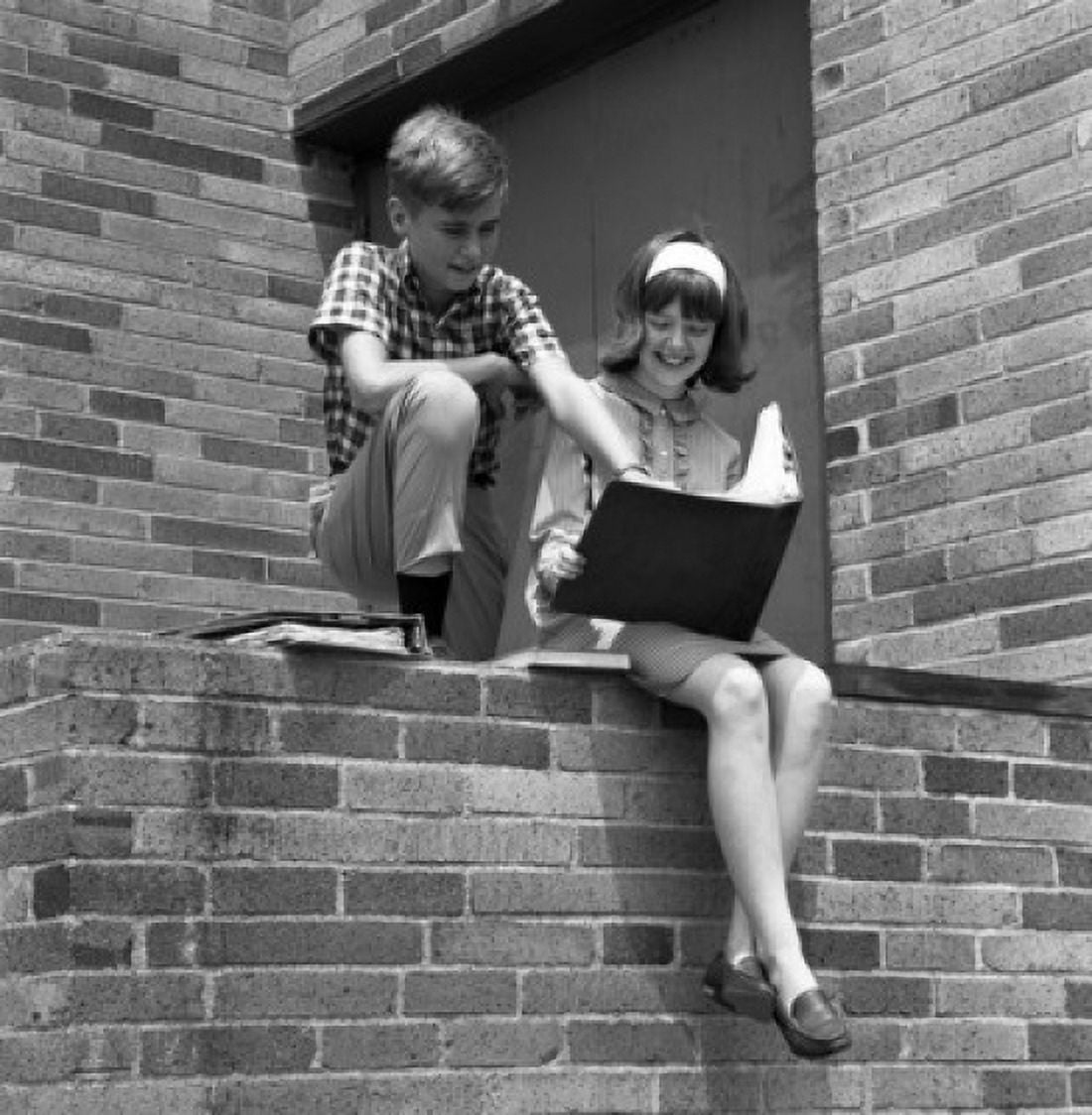Children reading outside Canvas Art -  (18 x 24)