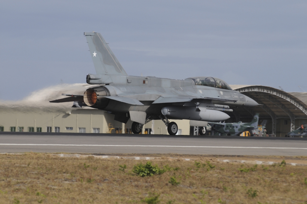 Chilean Air Force F-16D Block 50 takes-off from Natal Air Force Base Canvas Art - Riccardo NiccoliStocktrek Images (17 x 12)