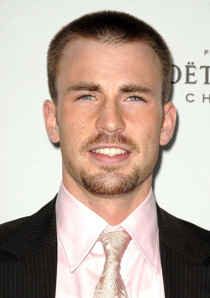 Chris Evans At Arrivals For 15Th Annual Elle Women In Hollywood Event Canvas Art - (16 x 20)
