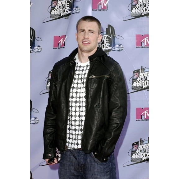 Chris Evans At Arrivals For 2007 Mtv Movie Awards - Arrivals Gibson Amphitheatre At Universal Studios Universal City