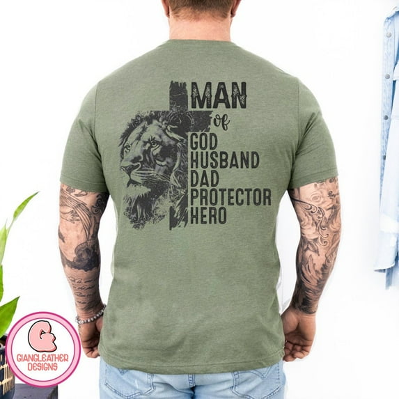 Christian Dad T-Shirt, Man of God Lion Tee with Bible Verse, Faith-Based Jesus Cross Shirt for Fathers, Religious Father’s Day Gift