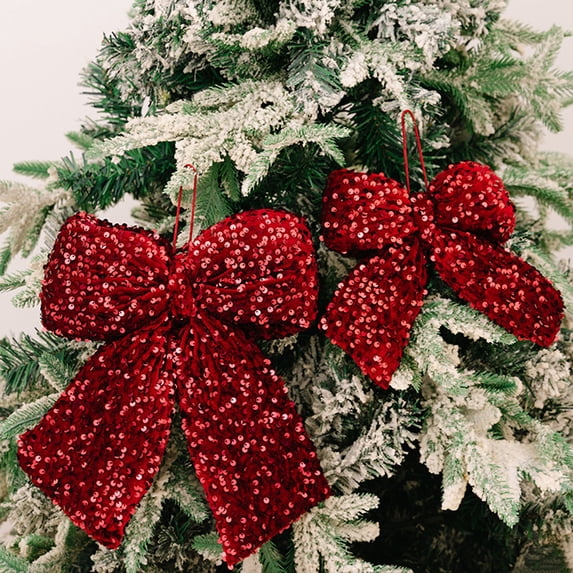 Christmas tree decoration idea : Decorate your christmas tree with lost of lots of red/green color figurines along with warm white led light lamps ! This Christmas tree is a Mixed pine