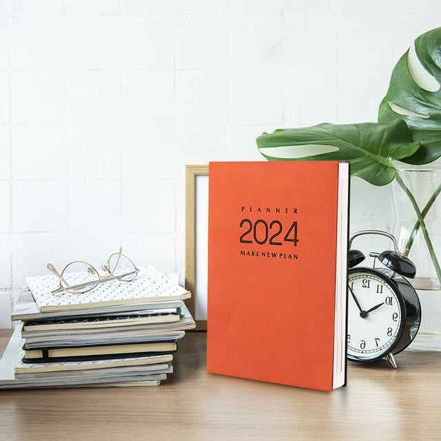 Christmas Clearance Agenda Book 2024, One Page Per Day, 365 Days Annual