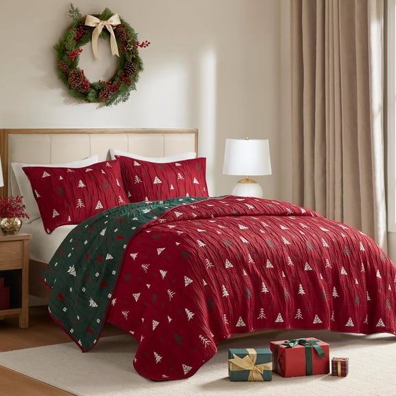 Christmas Coverlet Set Festive Jacquard Design, 3 Piece Set - All Season, Reversible Bedspread Lightweight Bedding Layer, Shams, Queen, Red/Green