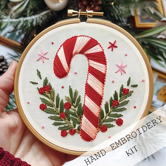 Christmas Embroidery Kit for Beginners, Holiday and Seasonal Pattern Stitching Set with Printed Fabric, 15cm , Threads, Needles, Scissors and Instructions