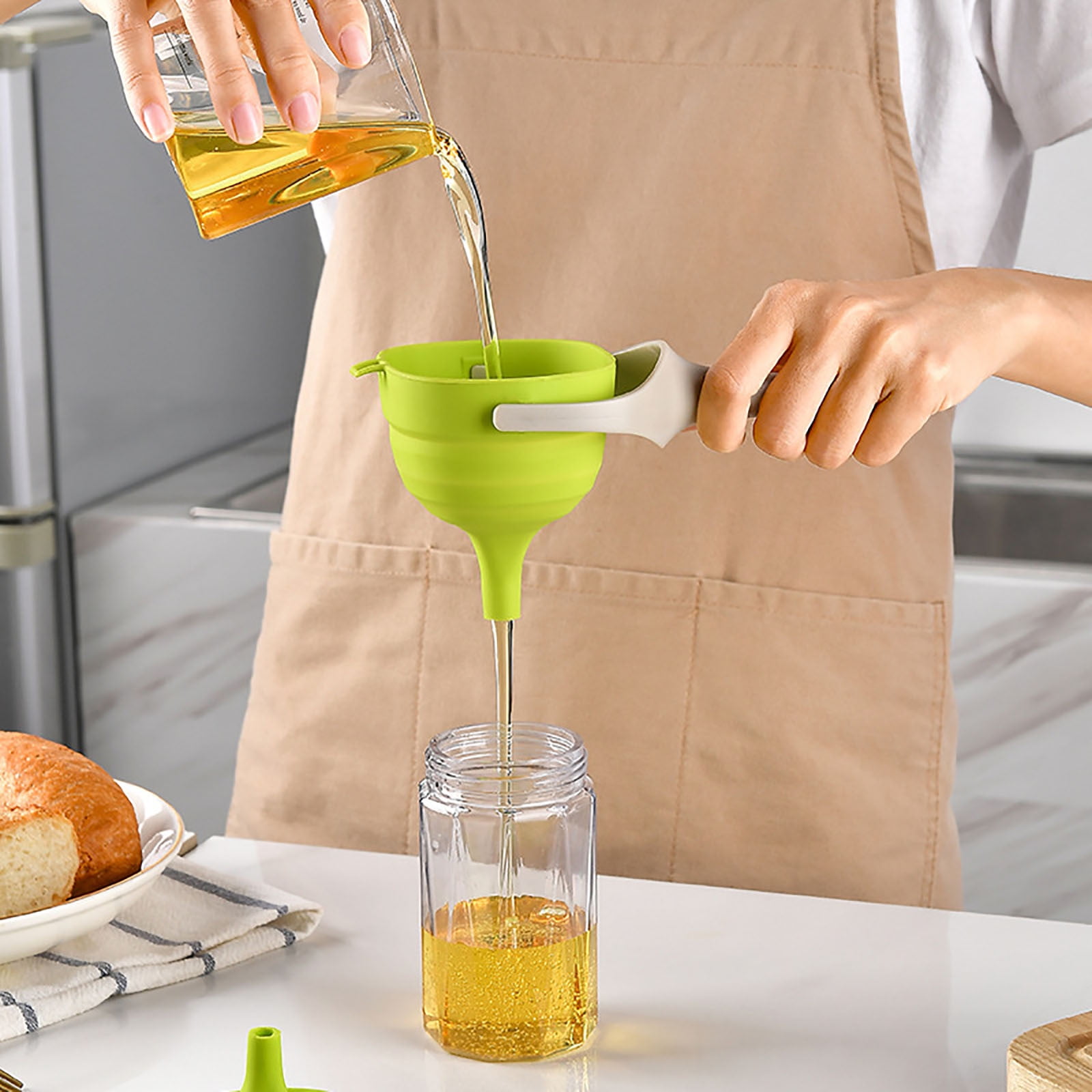 QTOCIO Kitchen Gadgets, Compact Collapsible Silicon Funnel Easy To