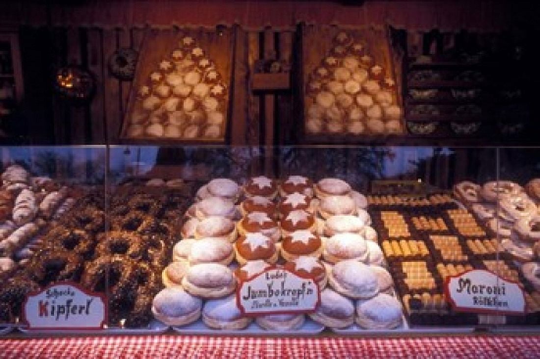 Christmas Market in Austria Canvas Art - Edward & Susan Ginsberg DanitaDelimont (26 x 17)