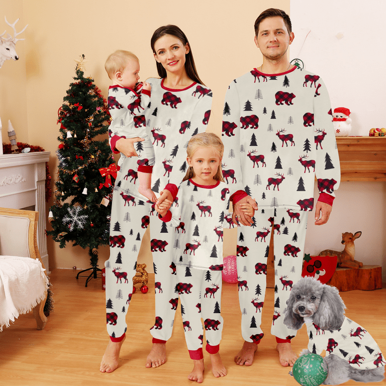 Mum dupposed dad and baby matching pjs