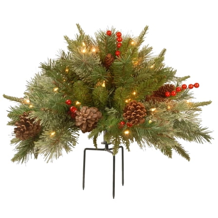 Christmas Outdoor Simulation Courtyard Decorated with Glowing Needles and Red Berries, Holiday Home and Garden Scenes-Green