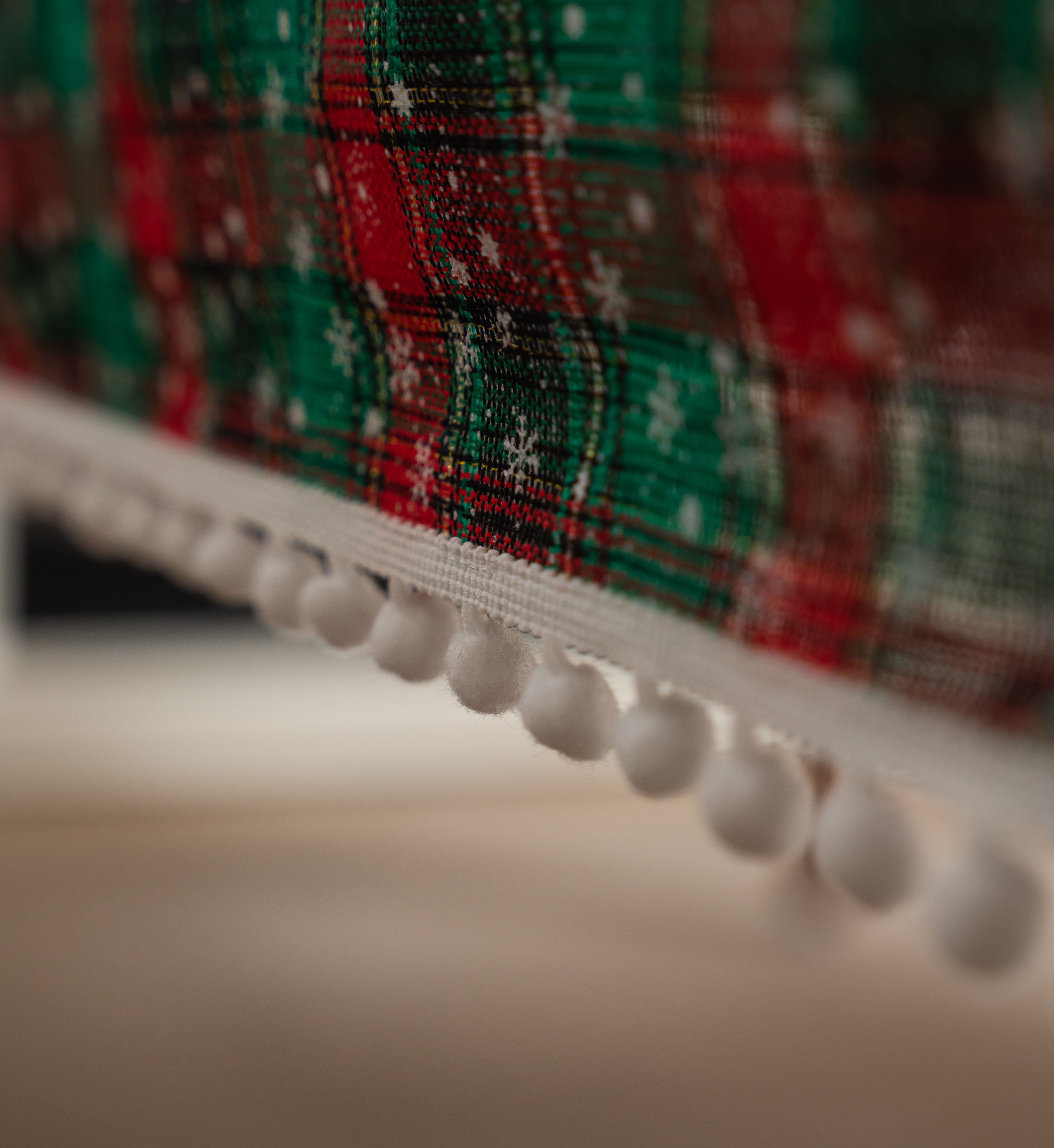 Christmas Plaid Tablecloth with Snowflake Pattern, 100% Terylene Waterproof Table Cover for Holiday Parties 59 x 86.6in