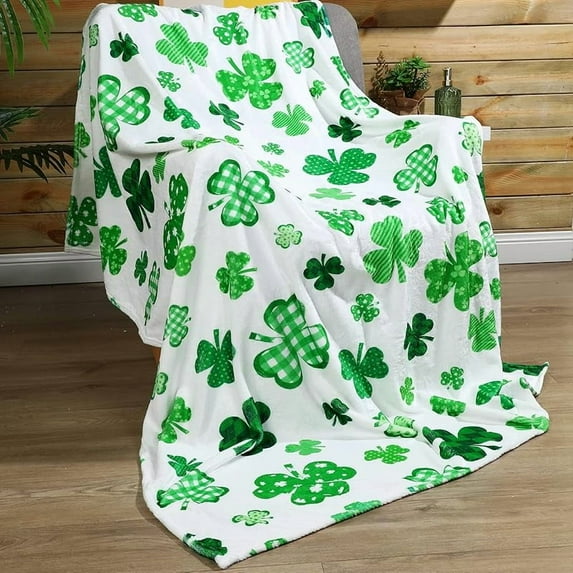 Christmas Throw Blanket Green Lucky Clovers and Shamrocks Throw Blankets 50x60 Inch Flannel Xmas Home Decorations for Soft Fuzzy Fluffy Couch Sofa Bed