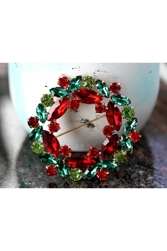 Christmas Wreath Rhinestone Brooch Pin, Crystal Xmas Holiday Jewelry Gift, Floral Wreath Brooch Pin Style Delicate Gold Plated