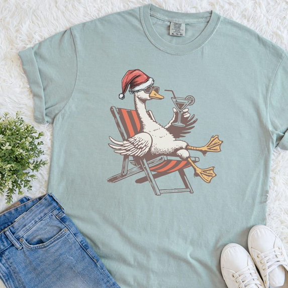 Christmas in July Goose T-Shirt, Christmas Shirt, Christmas T-Shirt Funny, Summer Beach Vacation Tee, Christmas Shirts Women TH020609