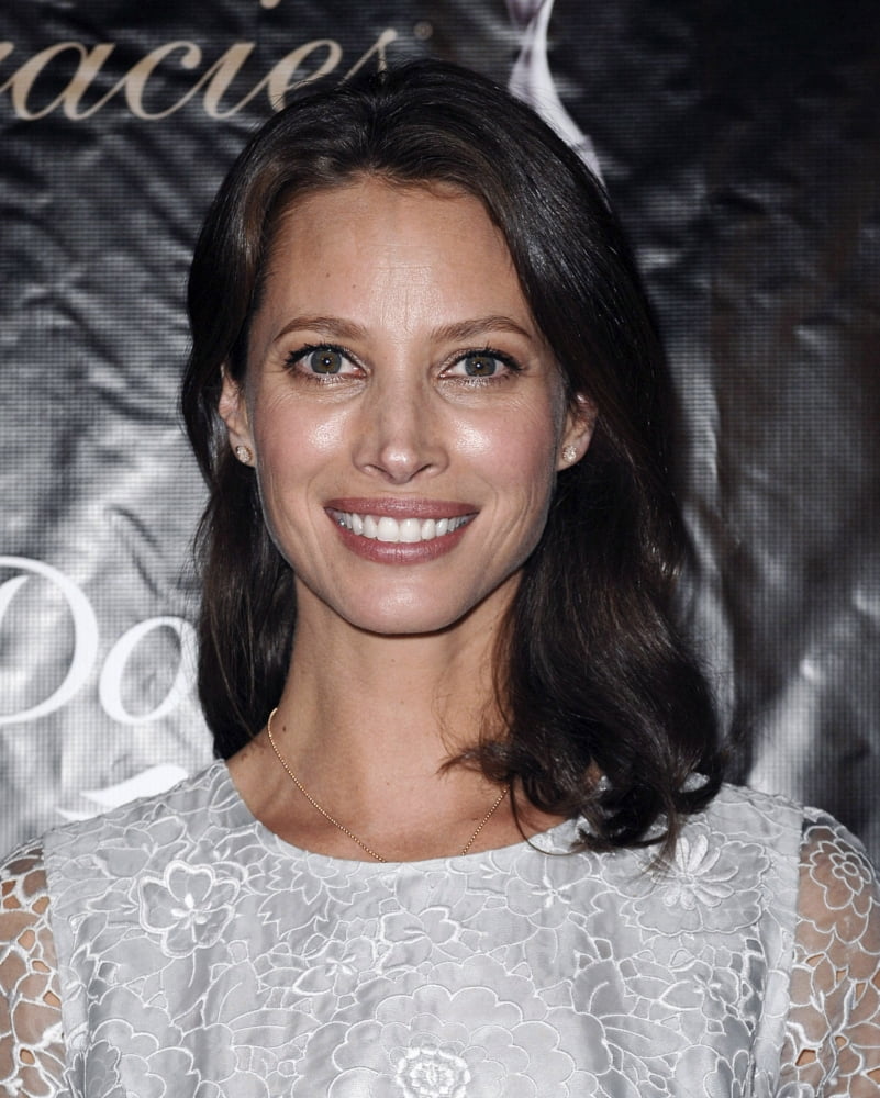 Christy Turlington Burns At Arrivals For 2011 Gracie Awards & 60Th Anniversary Celebration Canvas Art - (16 x 20)