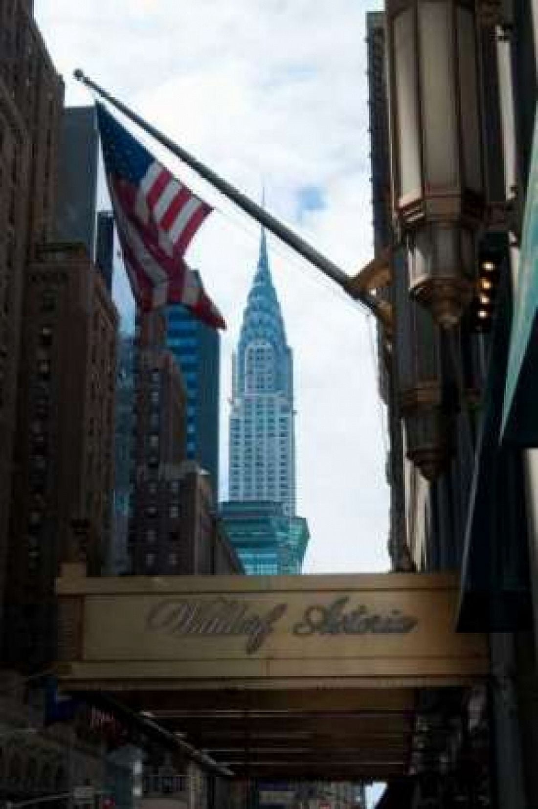 Chrysler Building II Canvas Art - Erin Berzel (20 x 28)