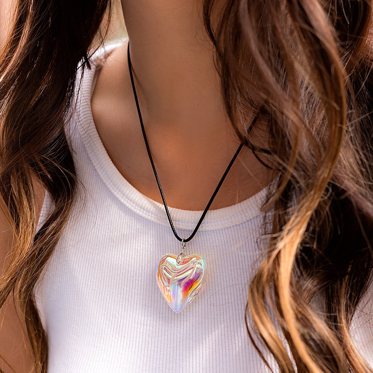 The Chunky Heart Necklace Is A New Jewelry Trend All Over The Internet