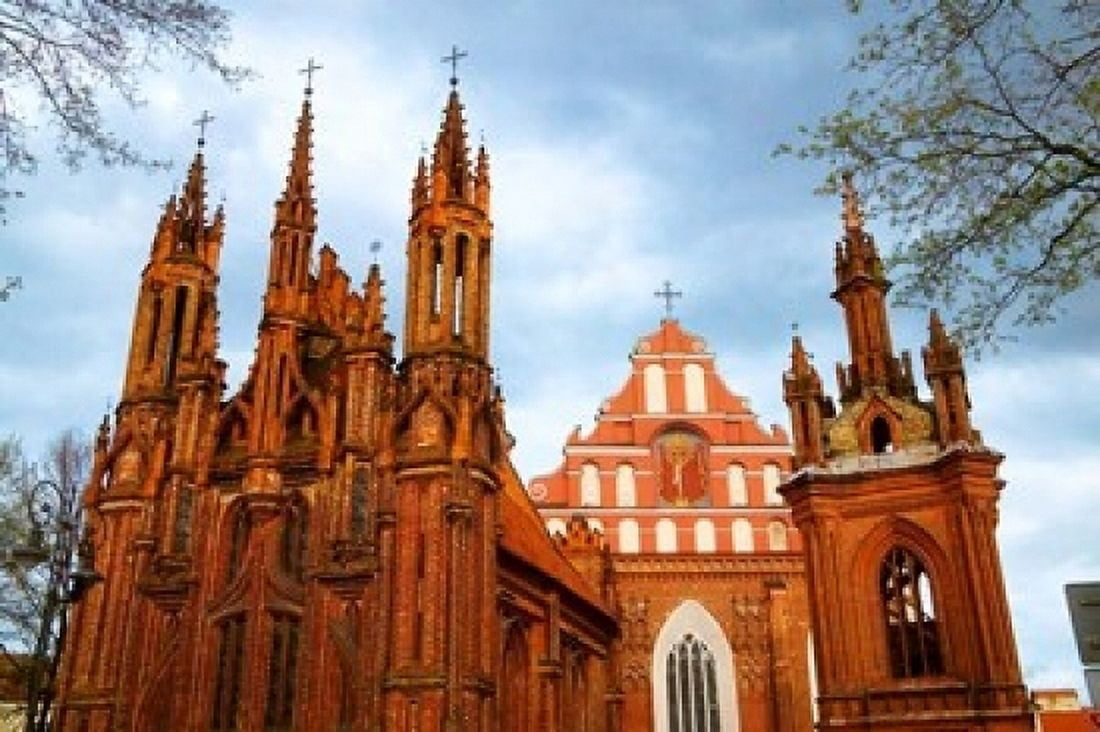 Church of St Anne in Vilnius Lithuania Canvas Art - Keren Su DanitaDelimont (17 x 11)