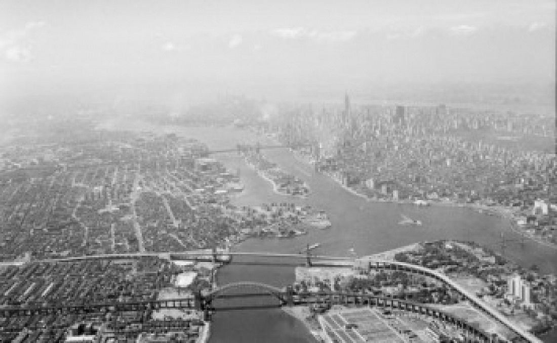 Cityscape black and white Canvas Art - (18 x 24)