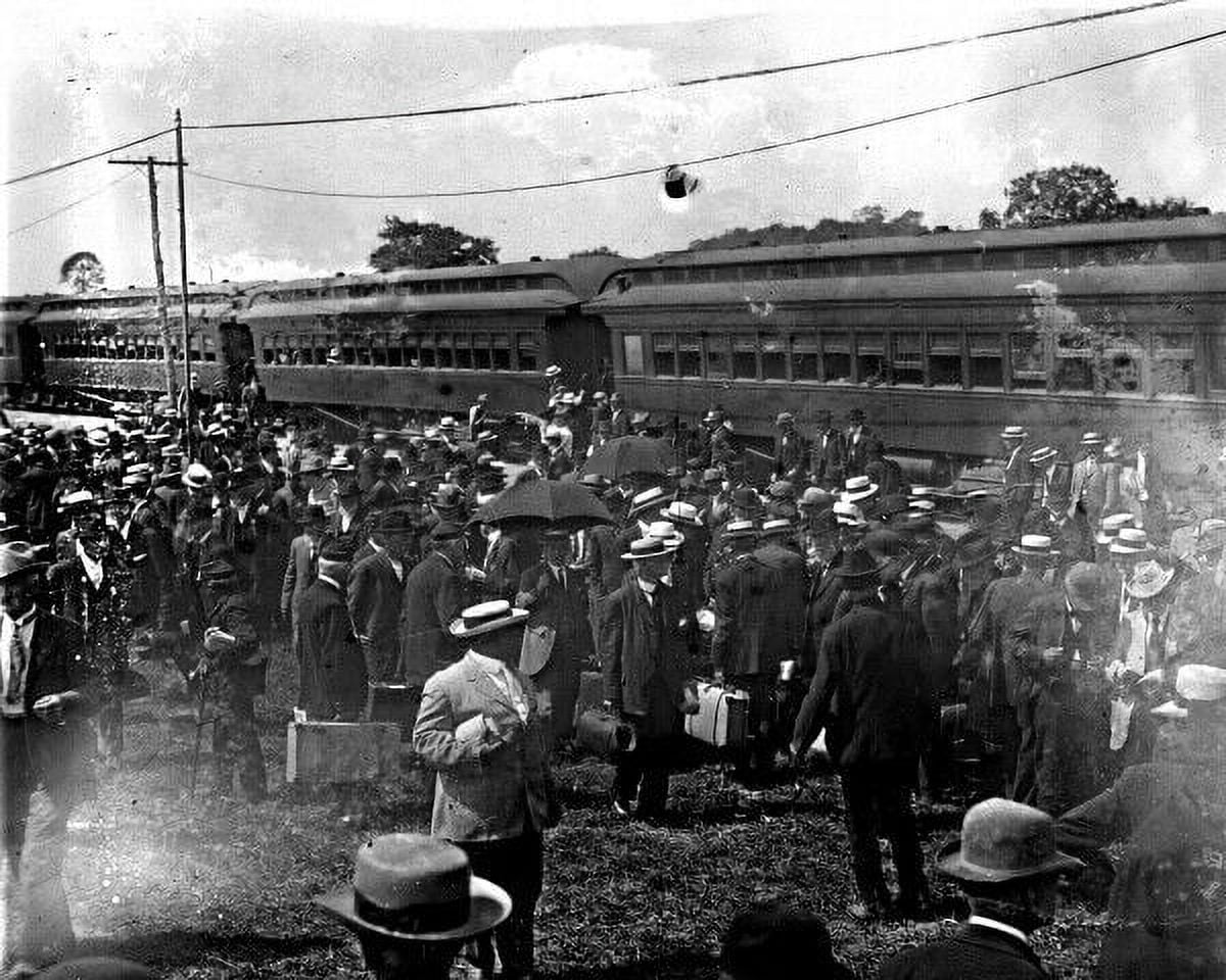 Civil War Veterans Detrain for Great Gettysburg Reunion - Laminated ...