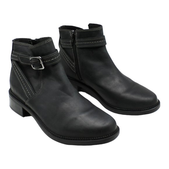 Clarks Maye Strap Women's Leather Ankle Boots Timeless Elegance with Comfortable