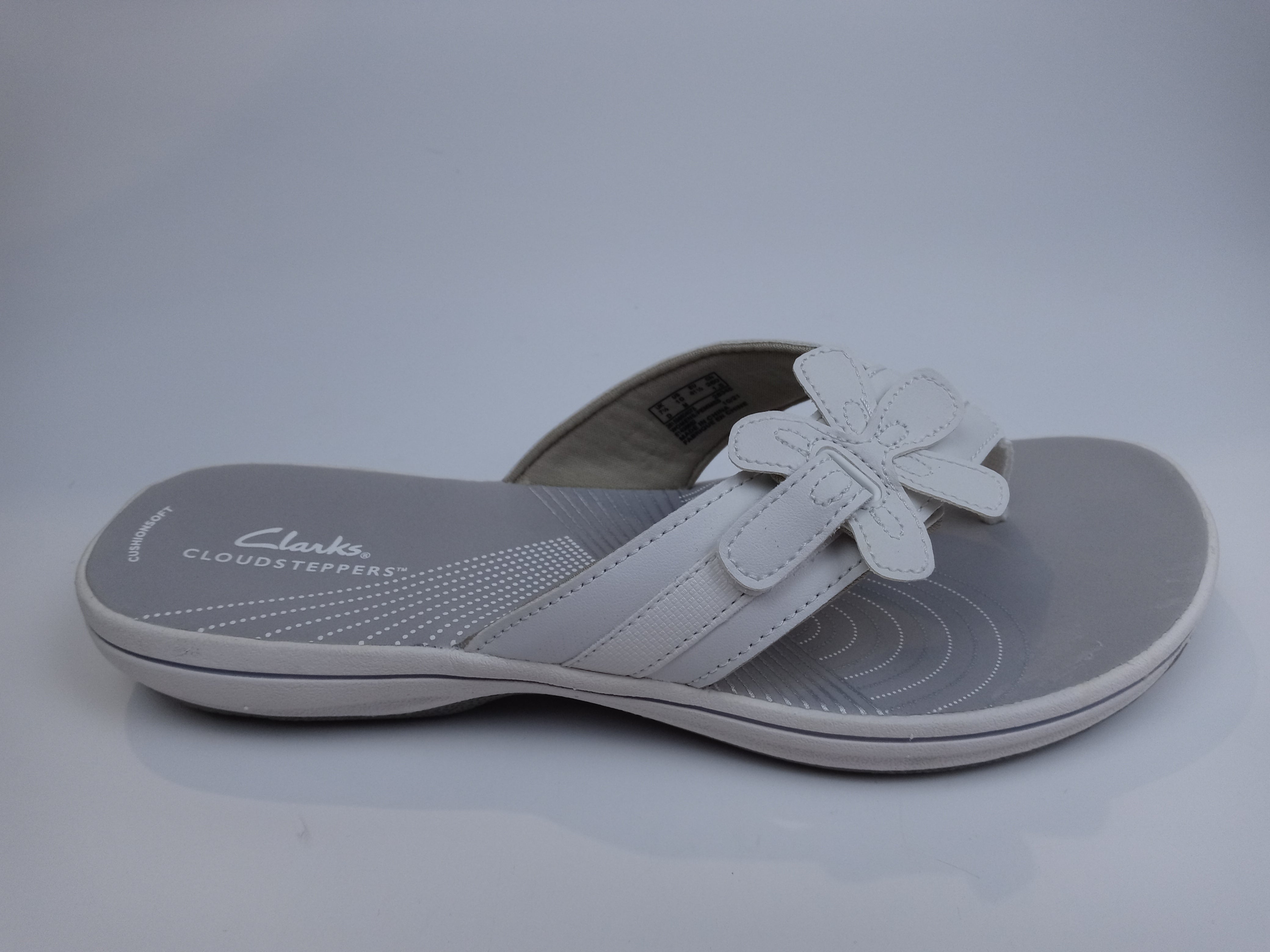 Clarks womens Brinkley Flora Flip Flop White Synthetic 10 US Pair Of Shoes