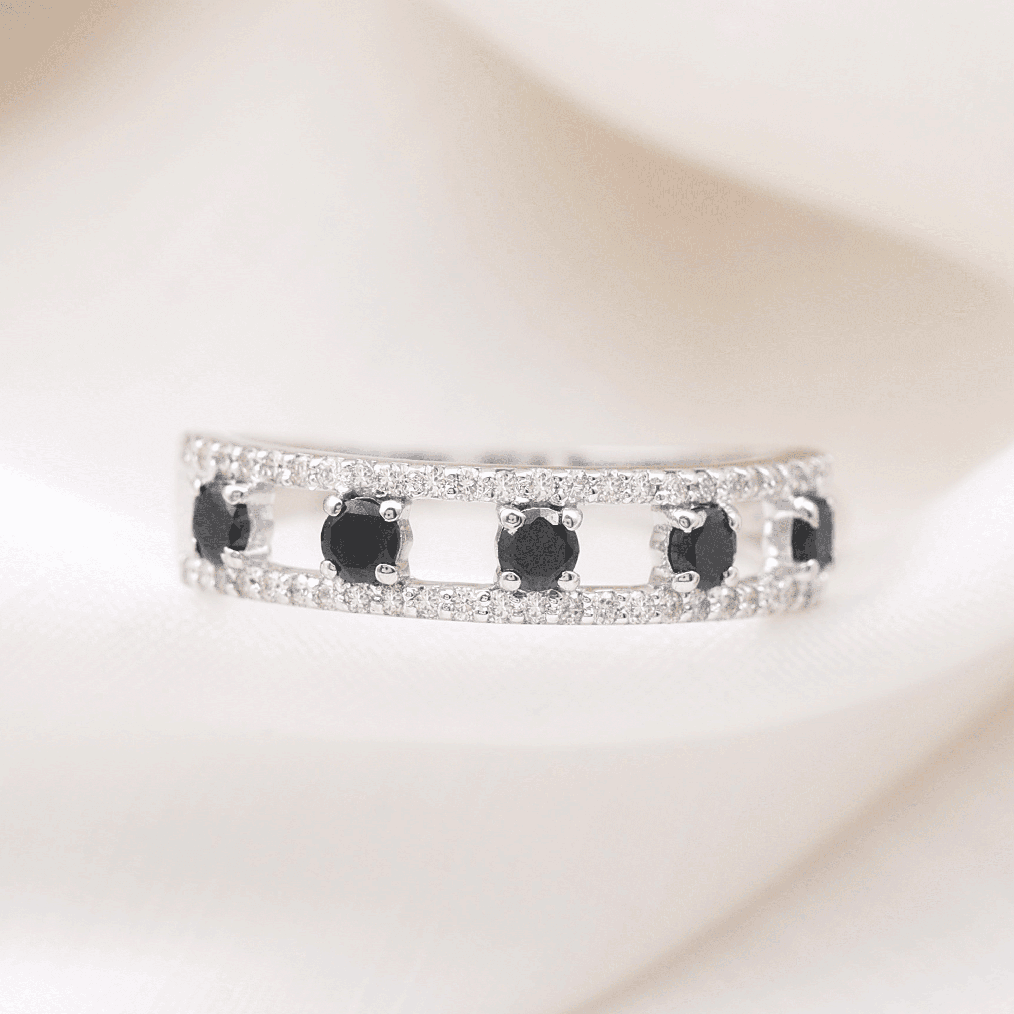 Classic Black Onyx Band Ring with Diamond for Women (AAA Quality), 925