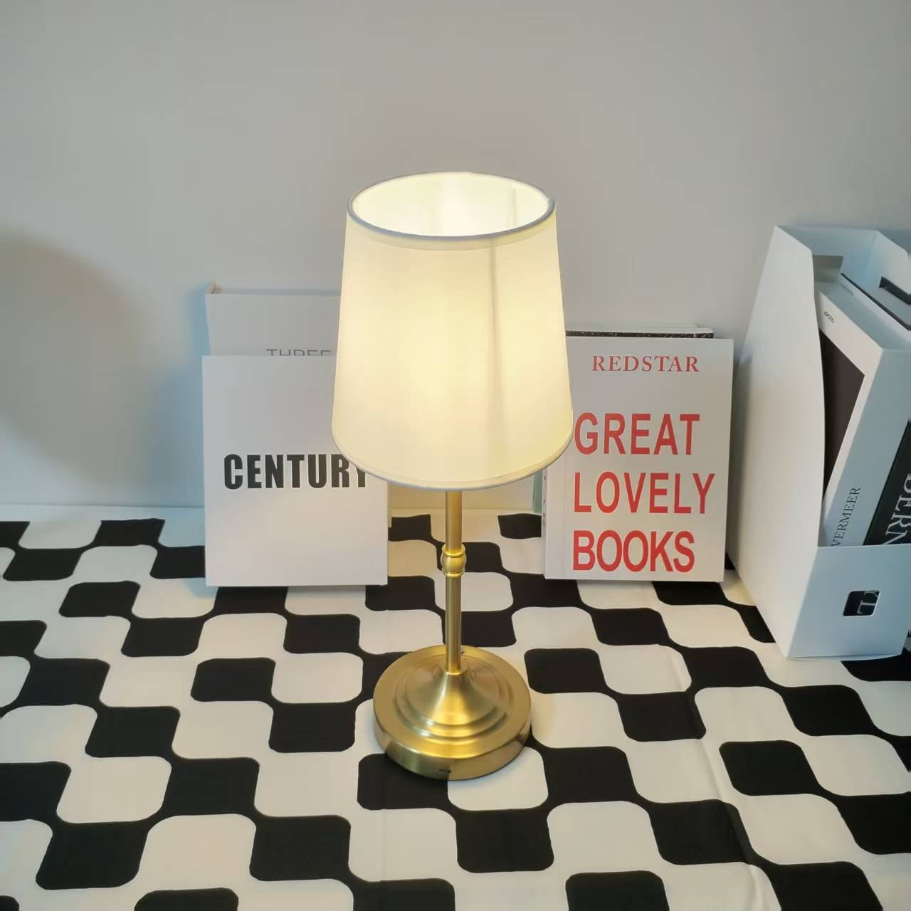 Classic Fabric Shade Table Lamp, Metal Base Bedside Lamp, Warm LED Light for Bedroom, Living Room, Office