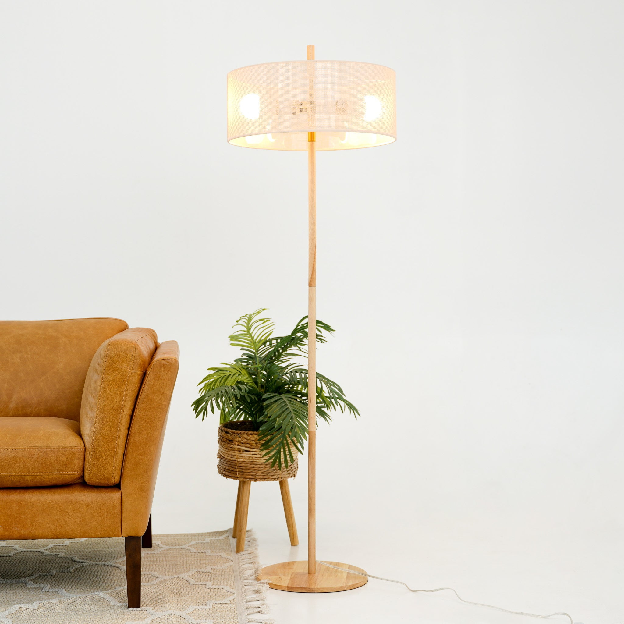 Classic Modern Floor Lamp, Upward Lighting Design for Living Room Ambience, Bedroom & Office Space Lirian Floor Lamp - Oak and Natural 110-120V