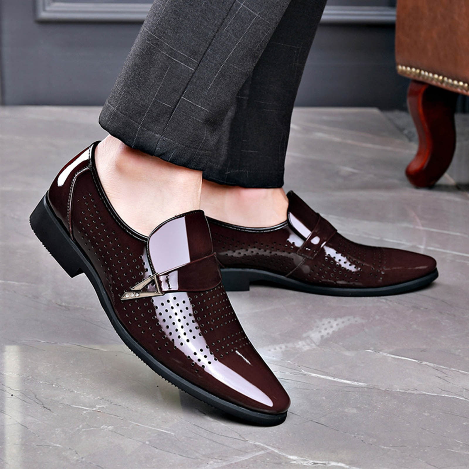 pointed casual shoes