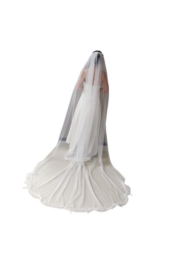 Classic White Bridal Headpiece Comfortable Sheer Fabric Sweeping Train Design