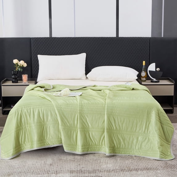 Djunllk Queen Size Blanket - Summer Quilt Microfiber Thin Soft Cool Conditioning, Machine Washable Lightweight Bedspreads, Breathable Throw Blanket for Couch Bed 59" x 78"