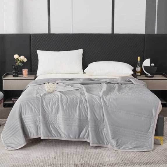 Djunllk Queen Size Blanket - Summer Quilt Microfiber Thin Soft Cool Conditioning, Machine Washable Lightweight Bedspreads, Breathable Throw Blanket for Couch Bed 59" x 78"