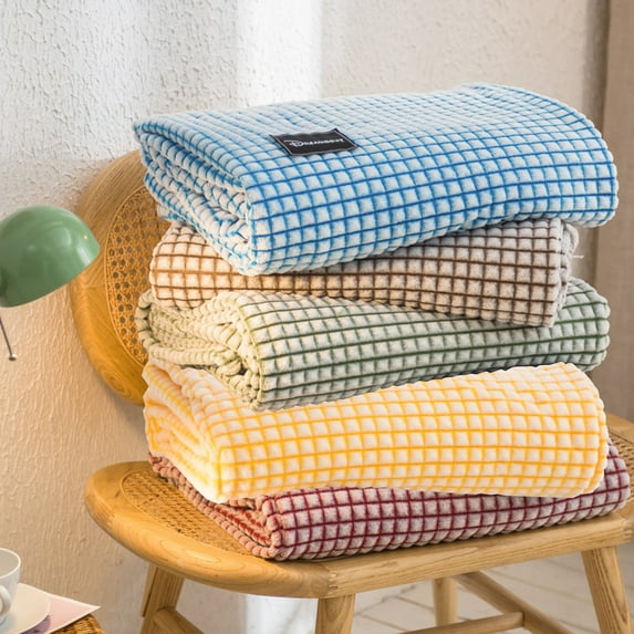 Djunllk Throw Blanket - Ultimate Cozy Soft Flannel Blanket Machine Washable, Breathable Fluffy Blanket Fuzzy Couch Blanket For All Season, 39.3" x 47.2"