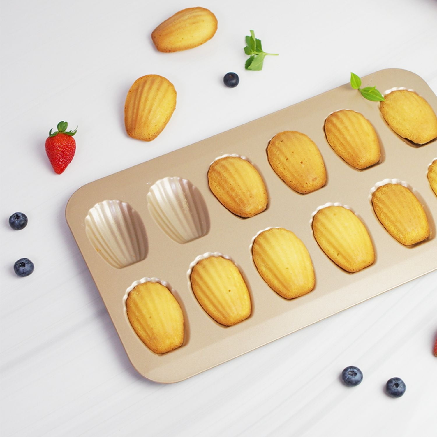 Gobel madeleinevorm 12 madeleines staal bruin | Oldenhof