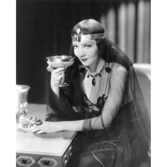 Cleopatra Claudette Colbert In Costume Designed By Travis Banton 1934 Photo Print (16 x 20)