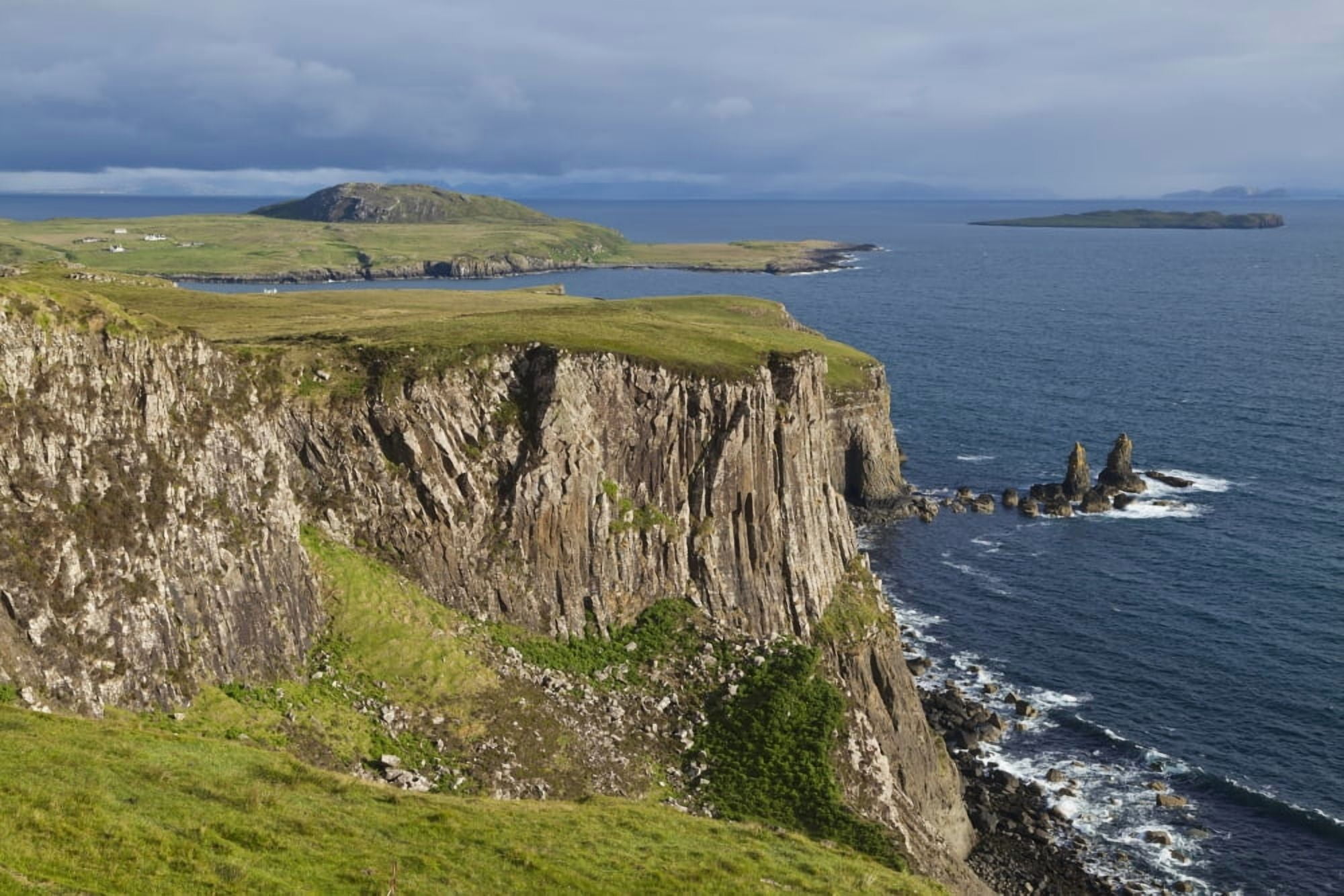 Cliffs along the rugged North coast Isle of Skye Hebrides Scotland Canvas Art - Carl Bruemmer Design Pics (19 x 12)