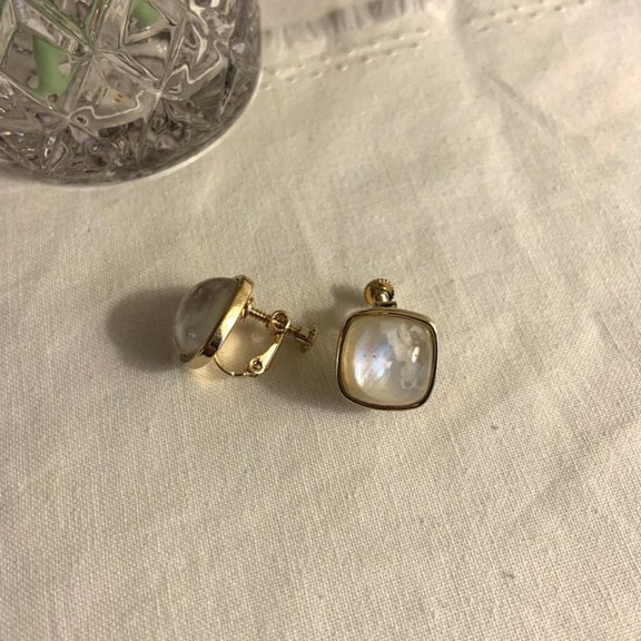 [Clip on]  Clear Rounded Square Stud earrings