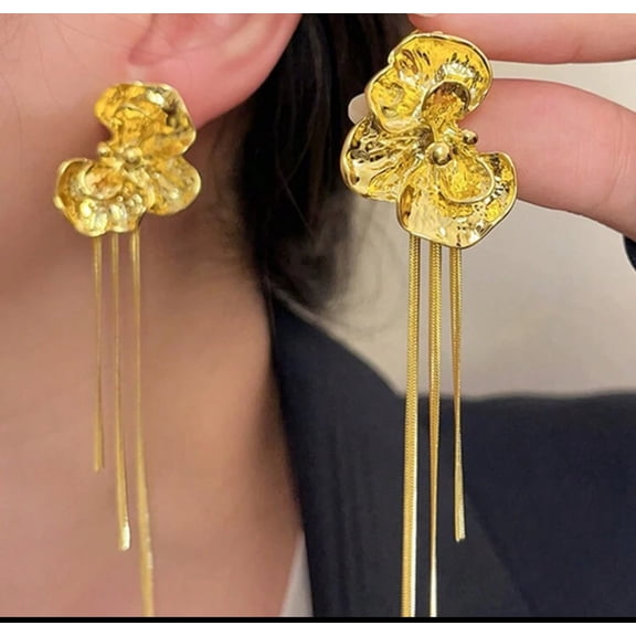Clip on comfort fit coil 4 1/2" chain and flower dangle earrings
