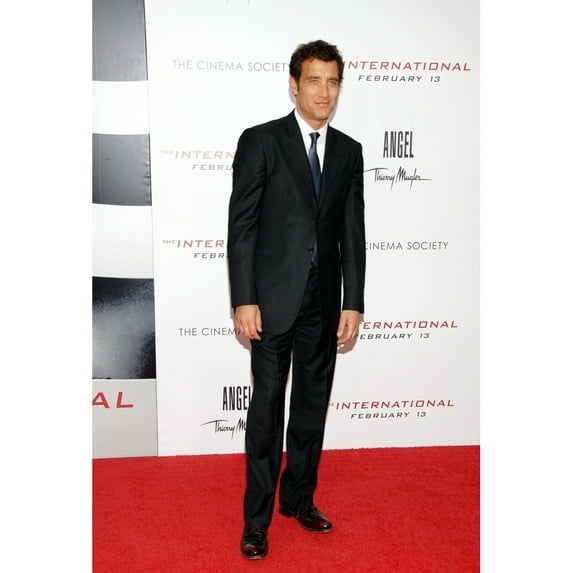 Clive Owen At Arrivals For Premiere Of The International Amc Loews Lincoln Square Theatre New York Ny 292009. Photo
