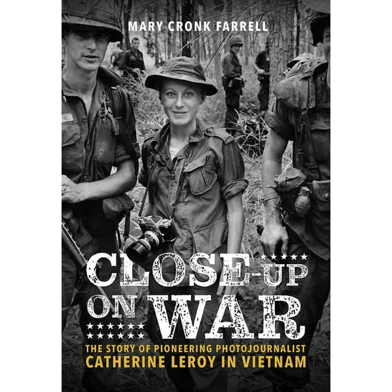 Close-Up on War: The Story of Pioneering Photojournalist Catherine Leroy in Vietnam, (Hardcover)