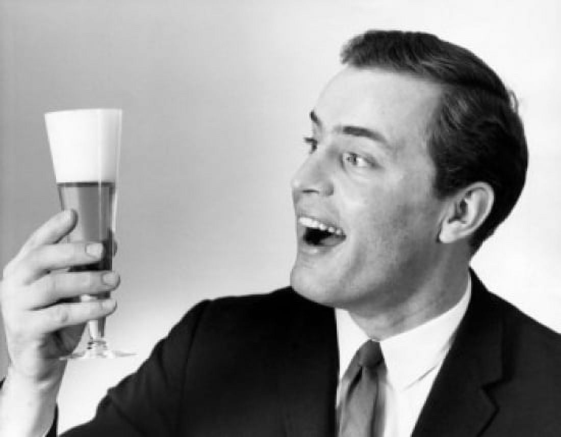 Close-up of a mid adult man holding a glass of beer Canvas Art - (24 x 36)