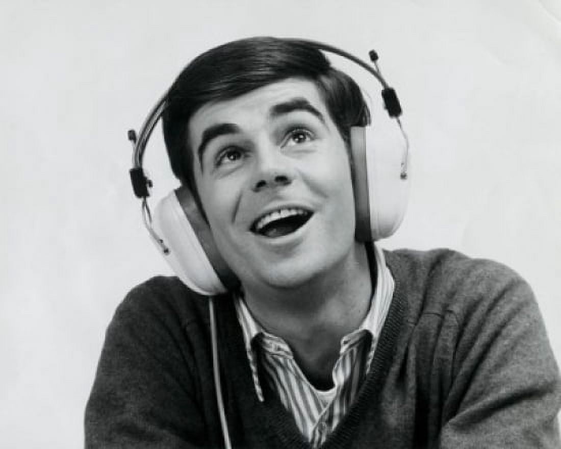 Close-up of a mid adult man wearing headphones Canvas Art - (18 x 24)
