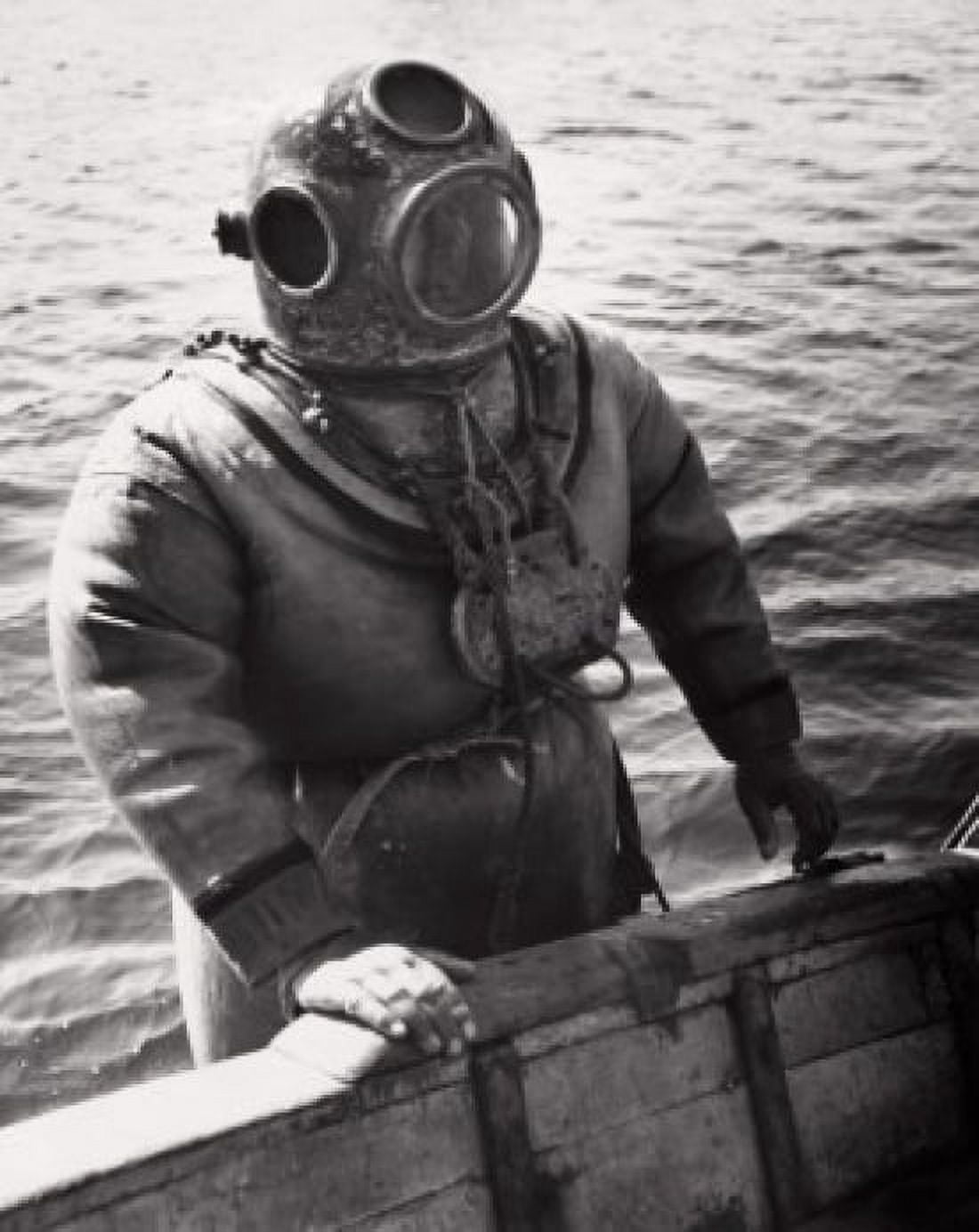 Close-up of a scuba diver wearing scuba gear Canvas Art - (18 x 24)